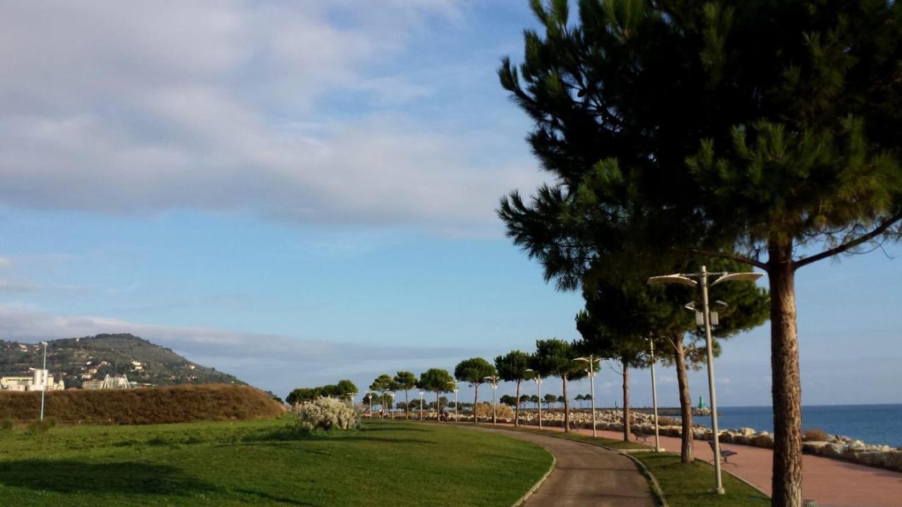 Appartamento Incantevole A 100Metri Dal Mare E Accanto Alla Pista Ciclabile Imperia Exterior foto
